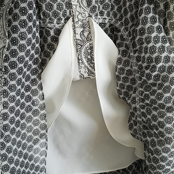 Double layer ruffle hem skirt with flower buttons - Picture 5 of 7